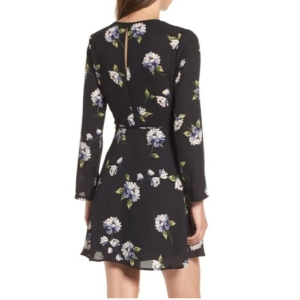 Nordstrom Lush Elly Floral Blue Hydrangea True Wrap Mini Dress Size Large NWT - Picture 2 of 12